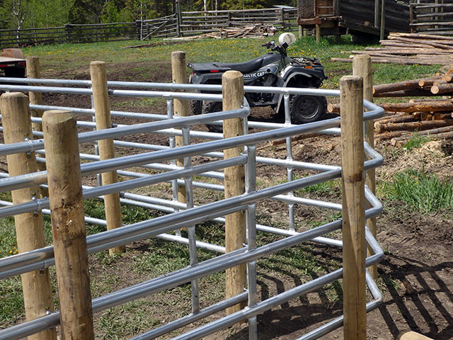 Continuous Fence